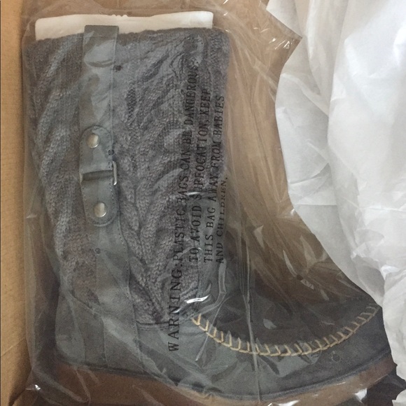 American Eagle Sweater Boots - Picture 2 of 5